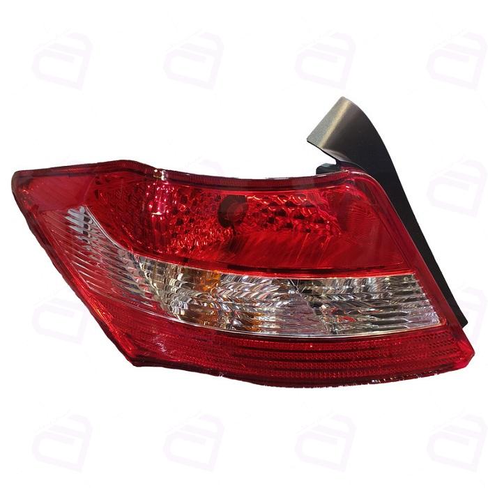 چراغ خطر ساینا بدون وایرست مدرن (چپ)